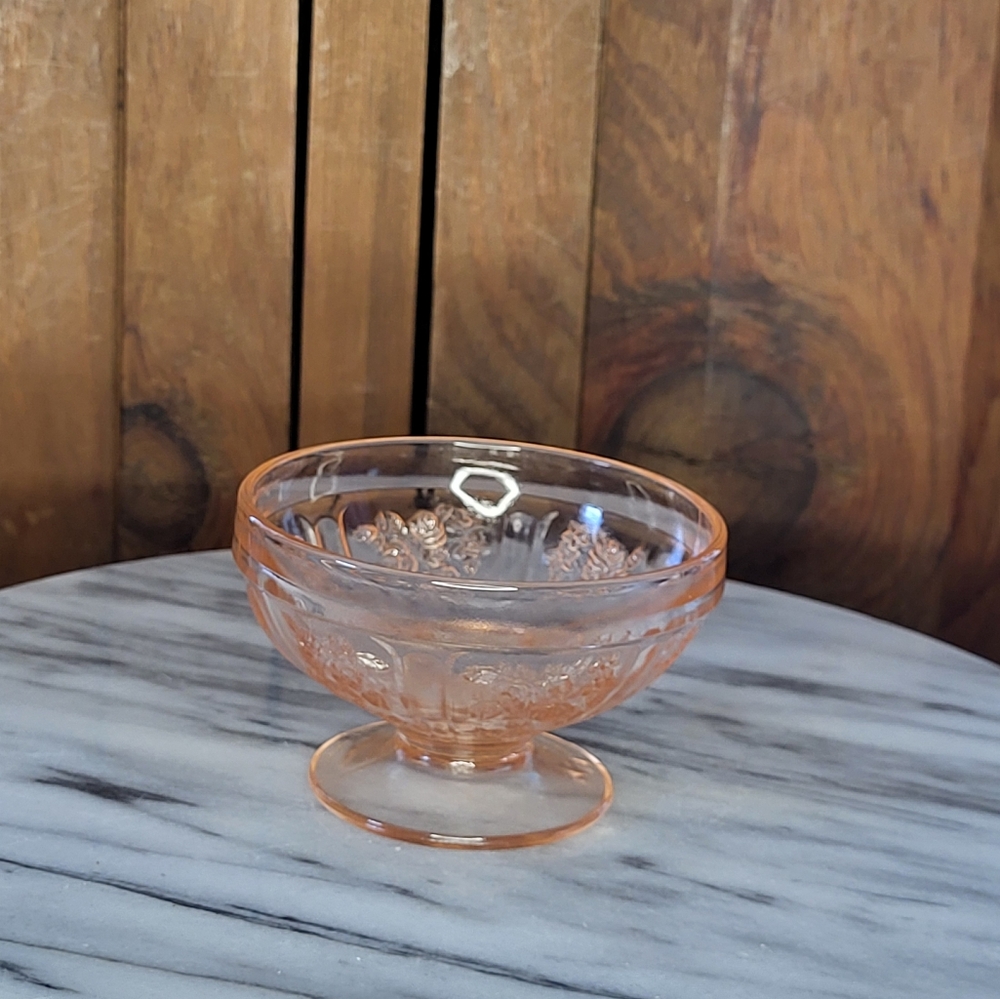 Elegant Pink Glass Dessert Bowl - Picture 7 of 11